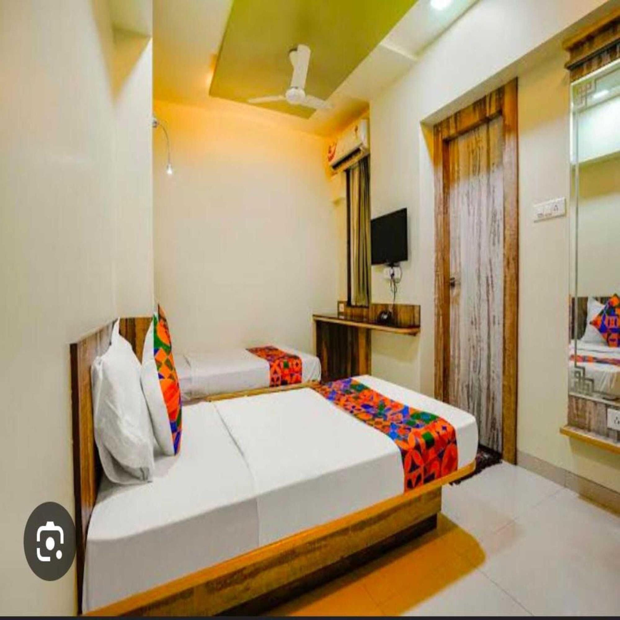 Hotel Elegant - Mohammed Ali Road Bombaim Exterior foto