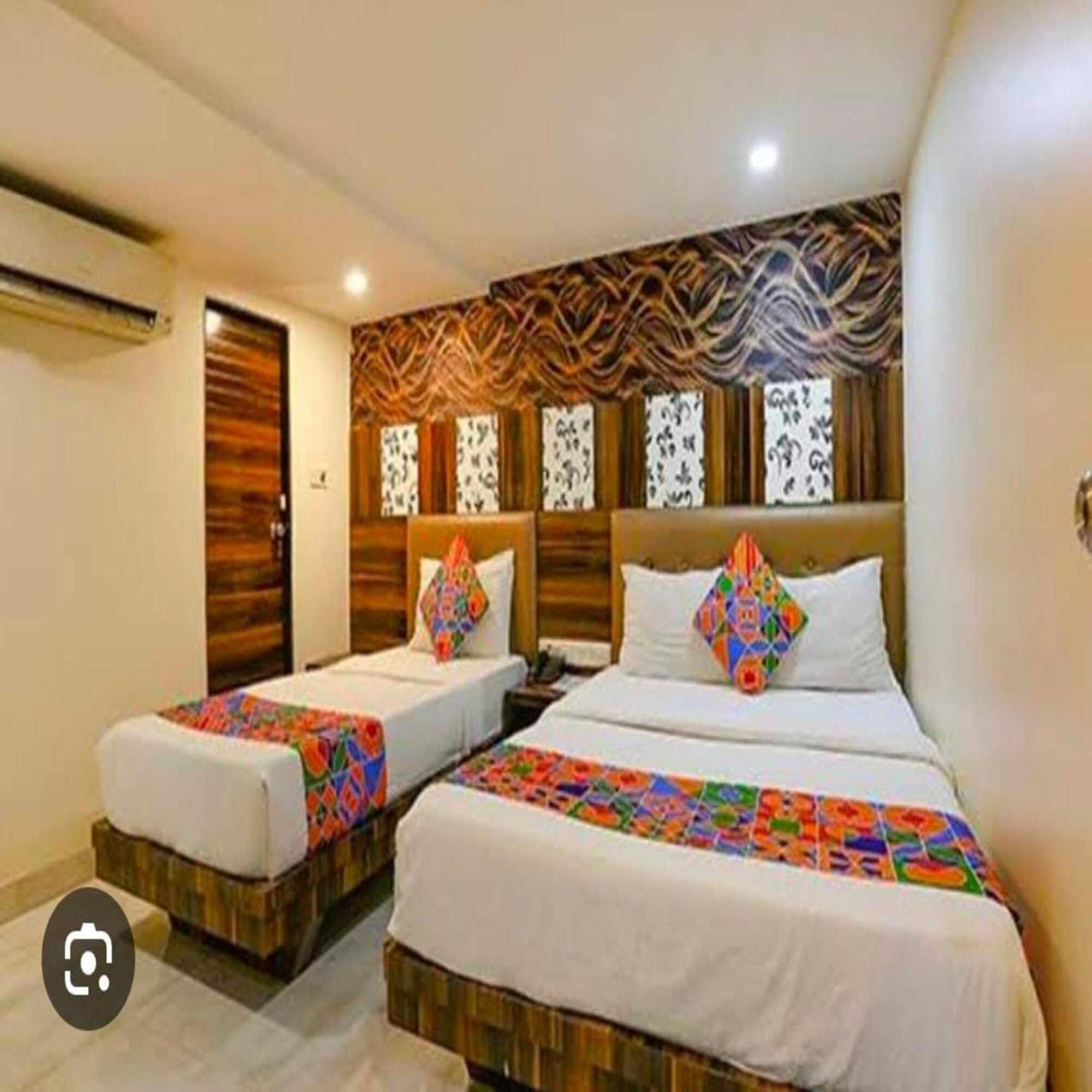 Hotel Elegant - Mohammed Ali Road Bombaim Exterior foto