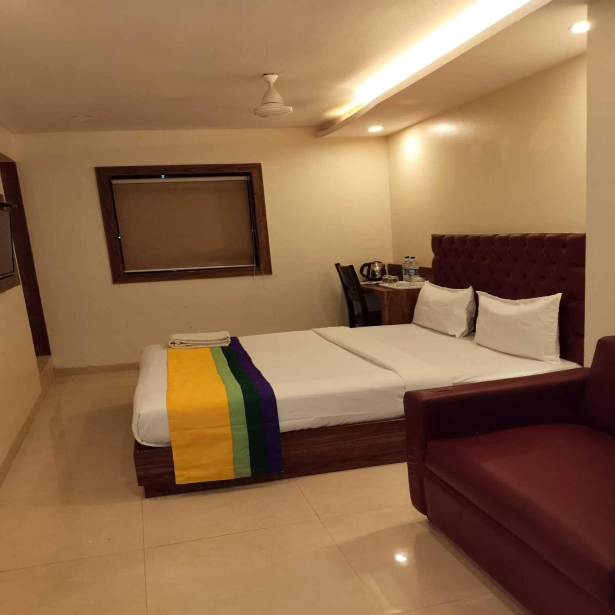 Hotel Elegant - Mohammed Ali Road Bombaim Exterior foto